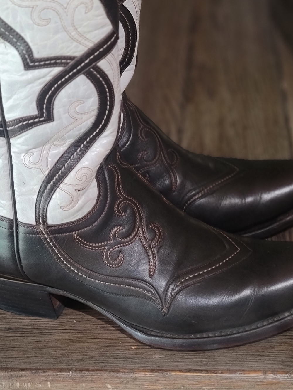 Lucchese Womens Two-Tone Brown and Cream Western Boot - Picture 4 of 10